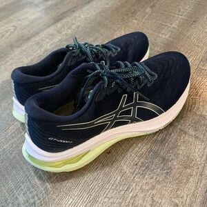 Used ASICS WOMENS GT-2000 11 Running Shoes size 9.5